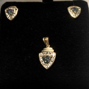 Alexandrite and diamond set